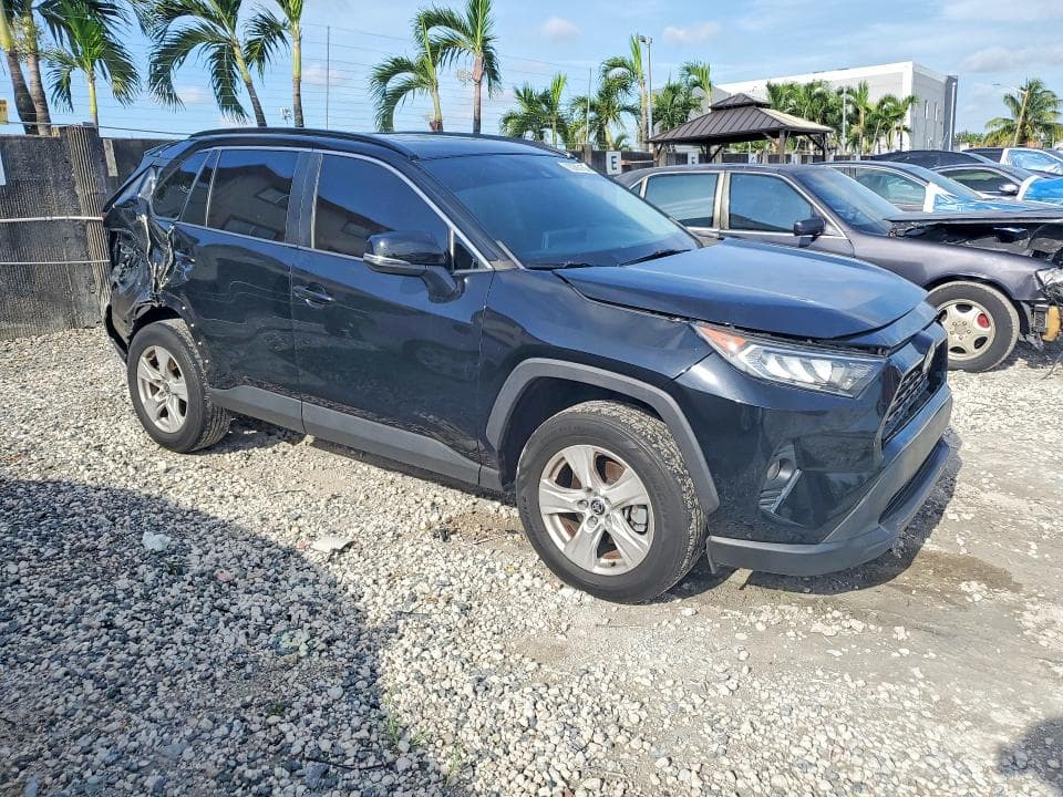 2021 TOYOTA RAV4 XLE 4