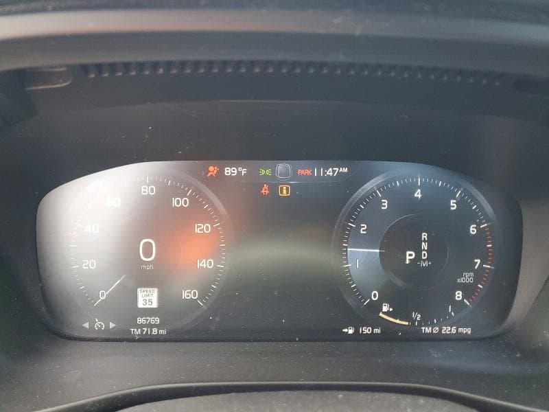 2020 VOLVO XC40 9