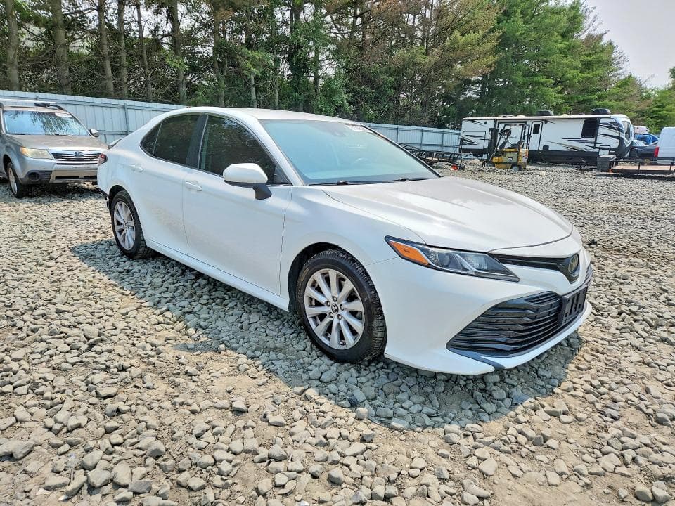 2019 TOYOTA CAMRY LE 4