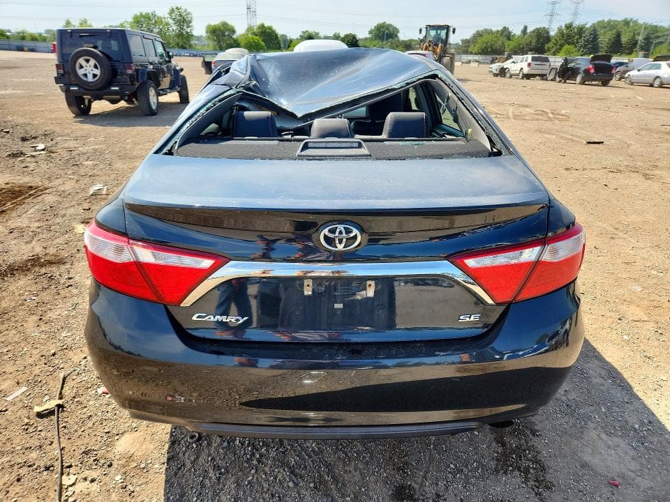 2017 TOYOTA CAMRY SE 6