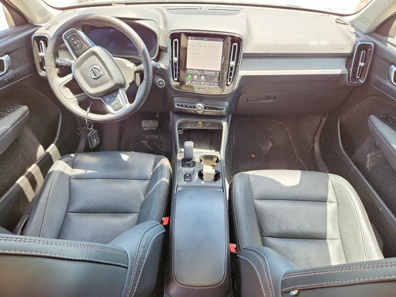 2025 VOLVO XC40 CORE 8