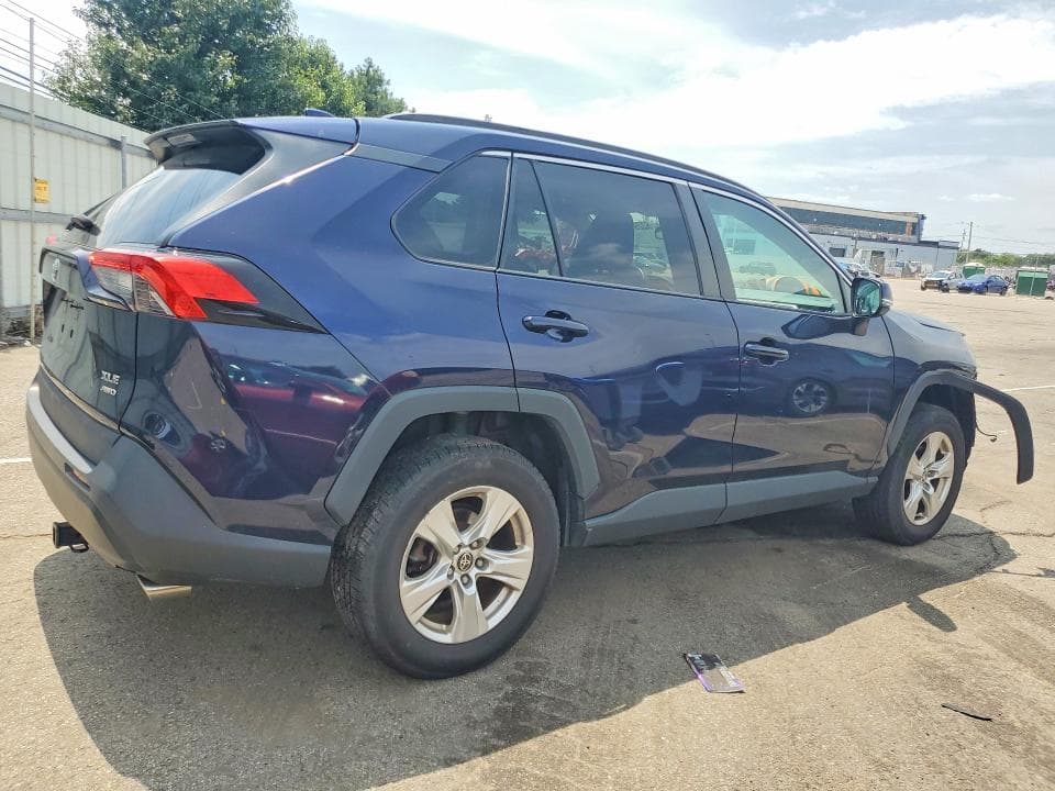 2021 TOYOTA RAV4 XLE 3