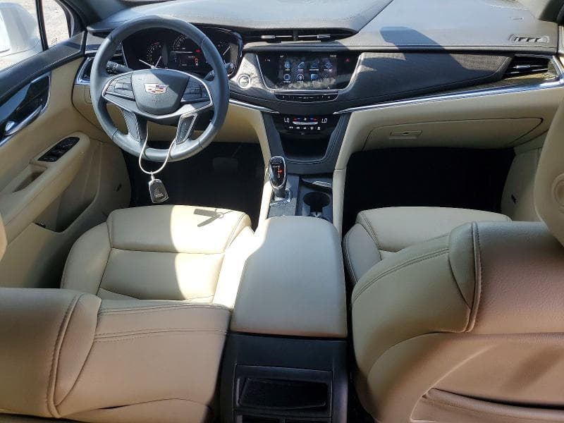 2017 CADILLAC XT5 8
