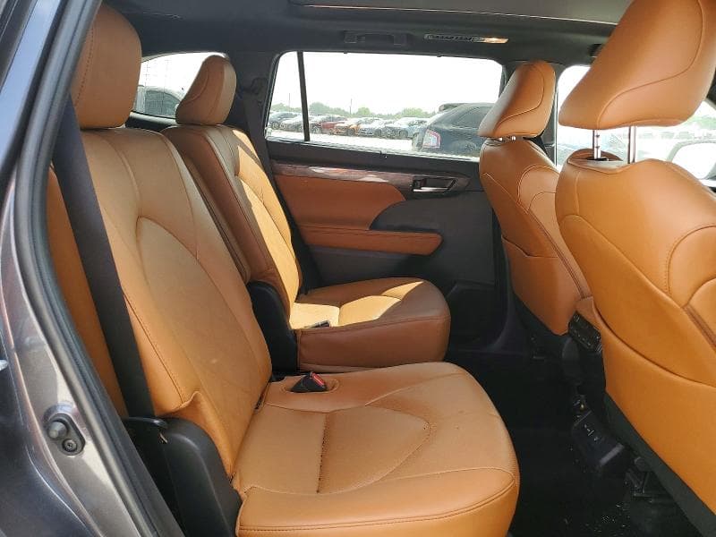2024 TOYOTA HIGHLANDER PLATINUM 11