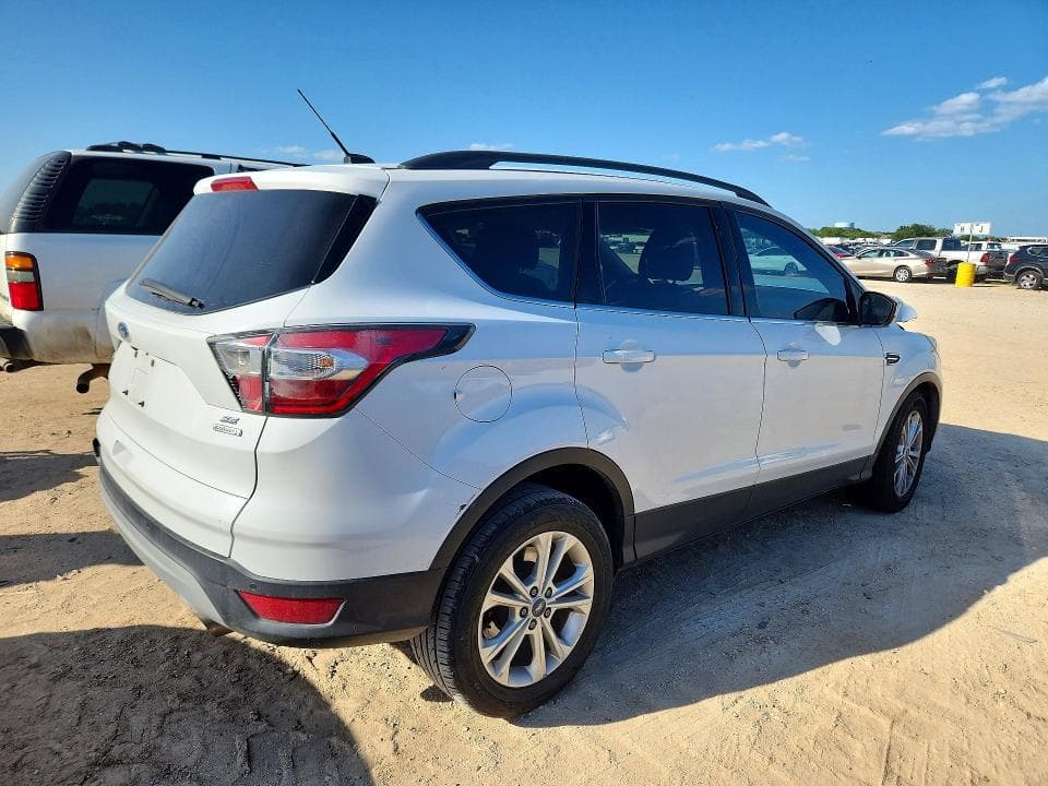 2017 FORD ESCAPE SE 3