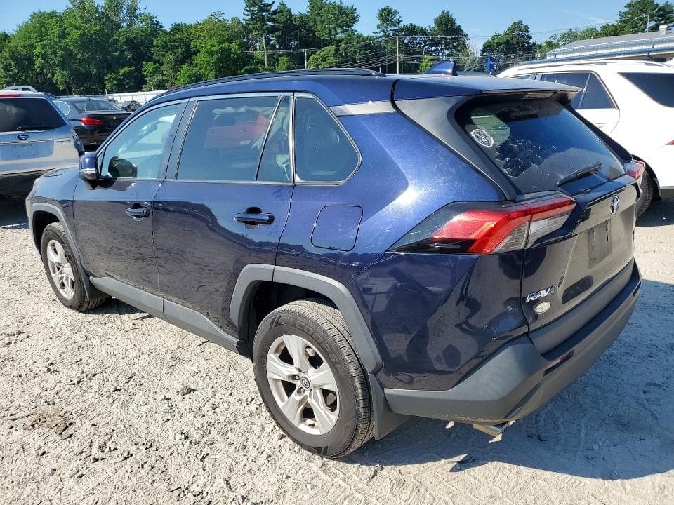 2021 TOYOTA RAV4 XLE 2