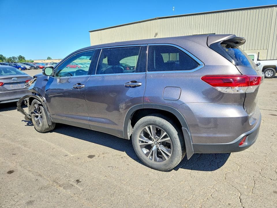 2019 TOYOTA HIGHLANDER LE 2