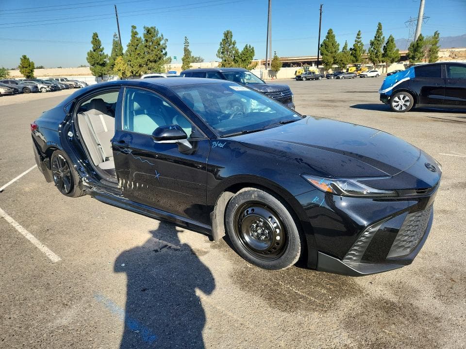 2026 TOYOTA CAMRY SE 4