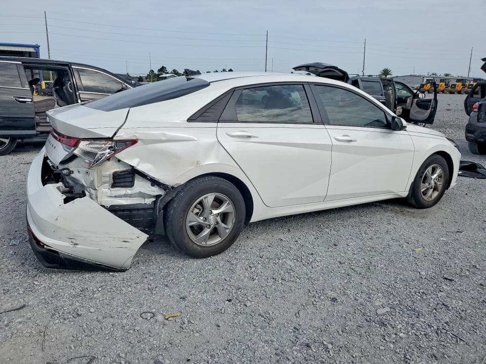 2022 HYUNDAI ELANTRA SE SE 3