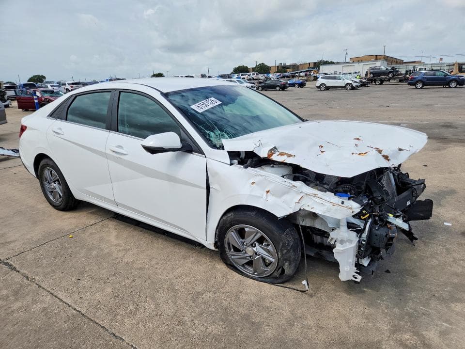 2024 HYUNDAI ELANTRA SE 4