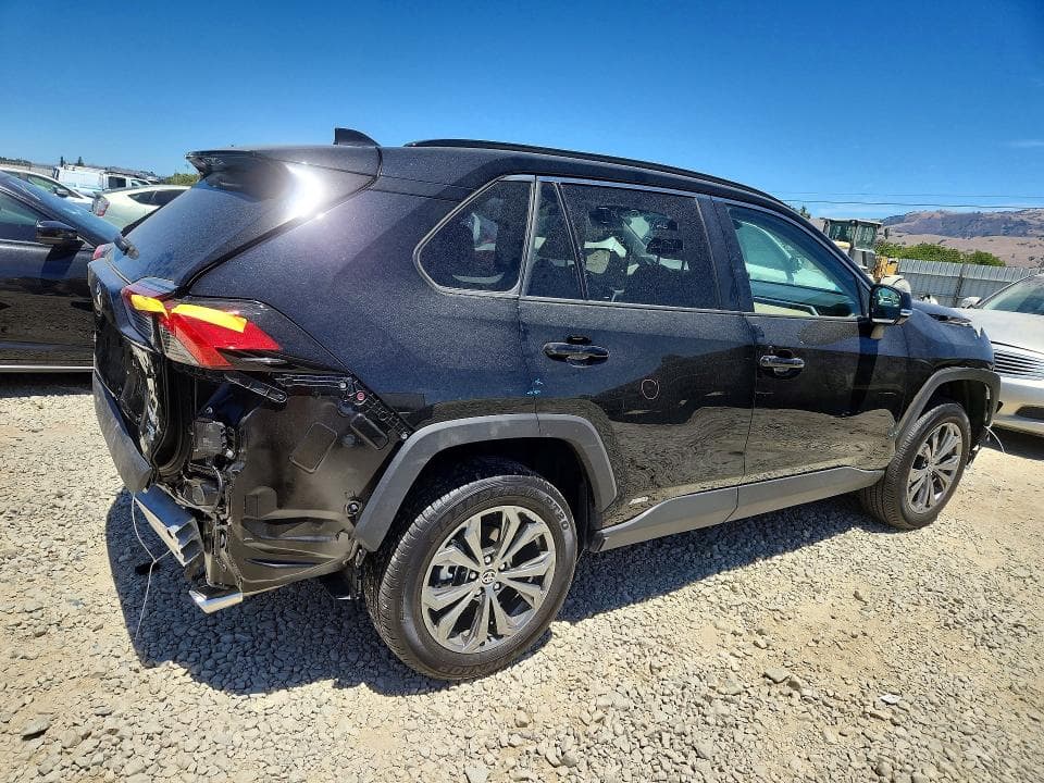 2025 TOYOTA RAV4 XLE PREMIUM 3
