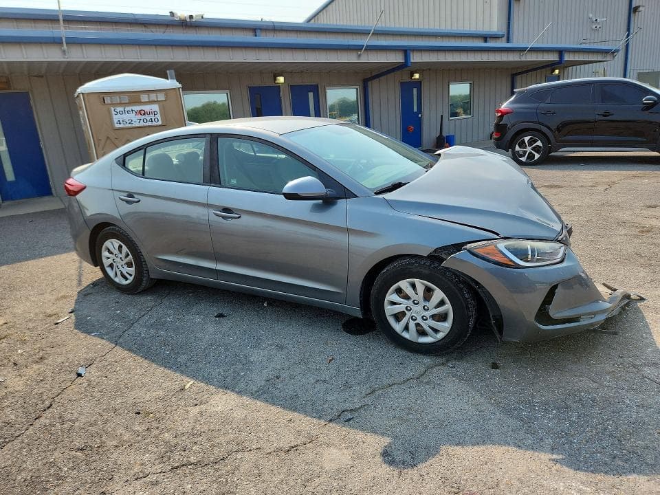 2017 HYUNDAI ELANTRA SE 4