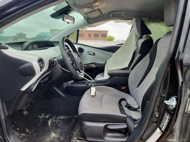 2021 TOYOTA PRIUS LE 7