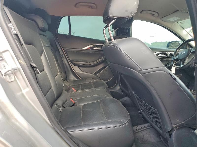 2018 INFINITI QX30 LUXURY 10