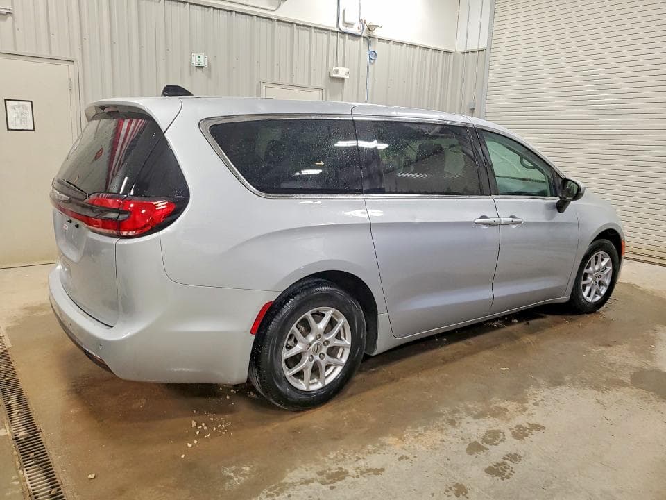 2023 CHRYSLER PACIFICA TOURING L 3