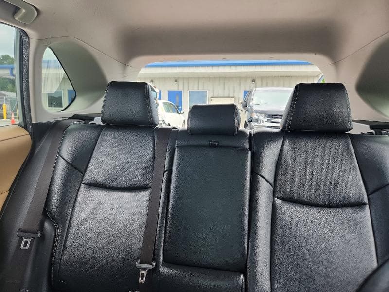 2019 TOYOTA RAV4 XLE 10