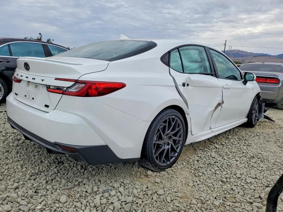2025 TOYOTA CAMRY SE 3