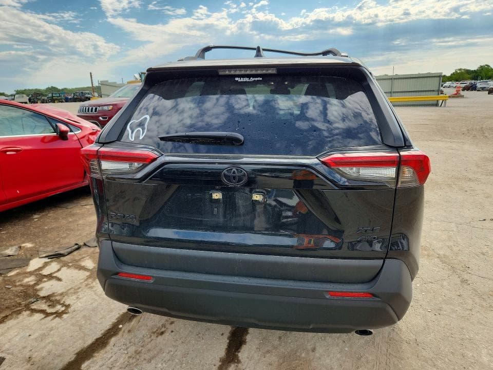 2025 TOYOTA RAV4 XLE 6