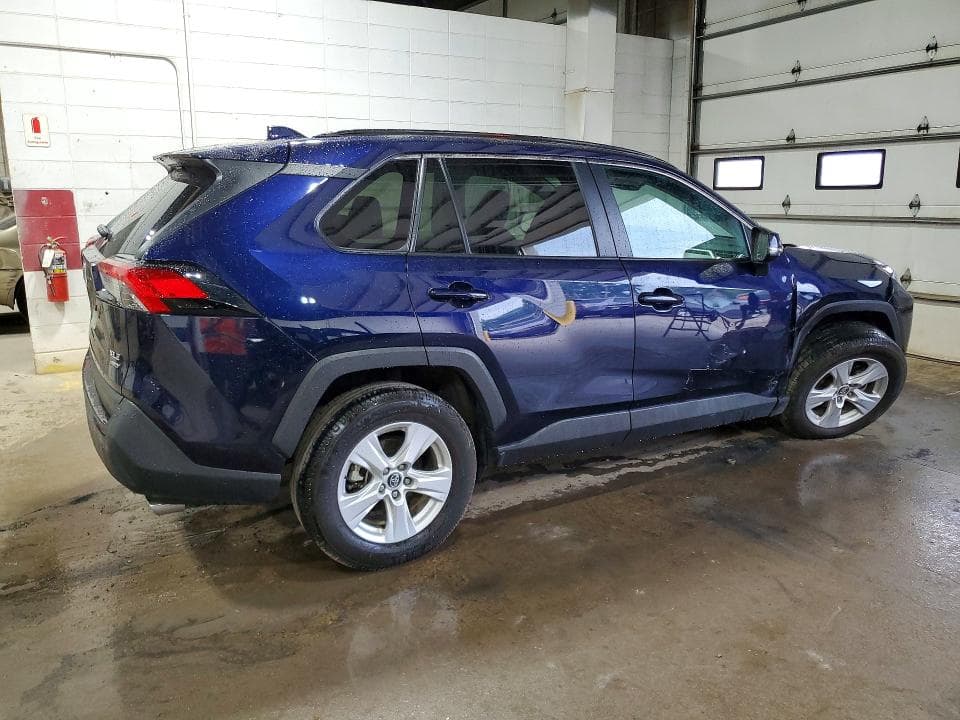 2021 TOYOTA RAV4 XLE 3