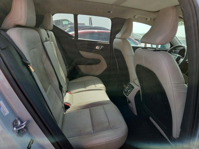2019 VOLVO XC40 T5 MOMENTUM 10
