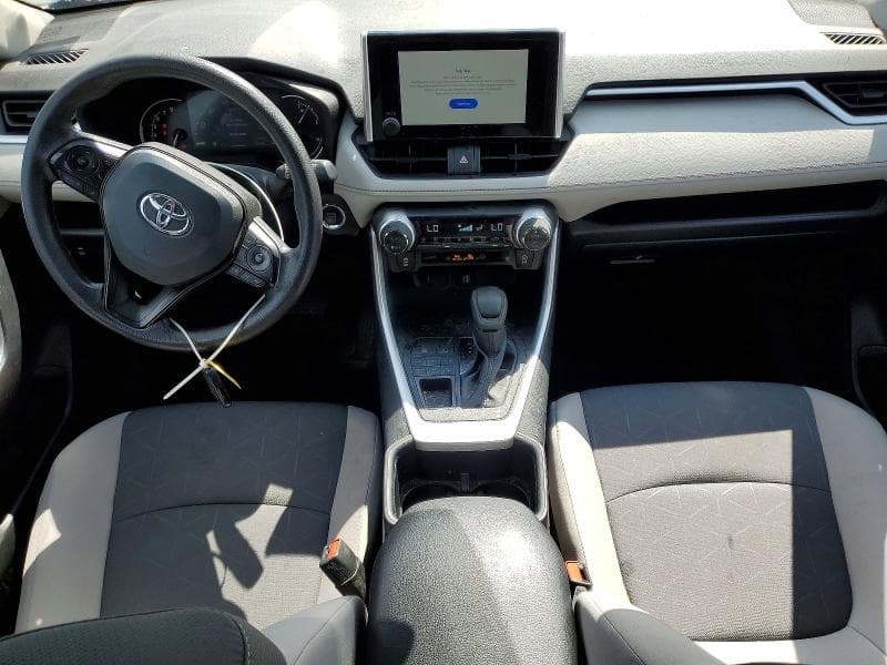 2025 TOYOTA RAV4 XLE 8
