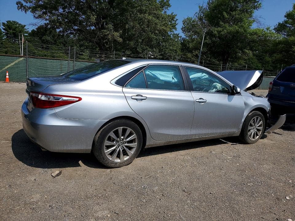 2017 TOYOTA CAMRY XLE 3