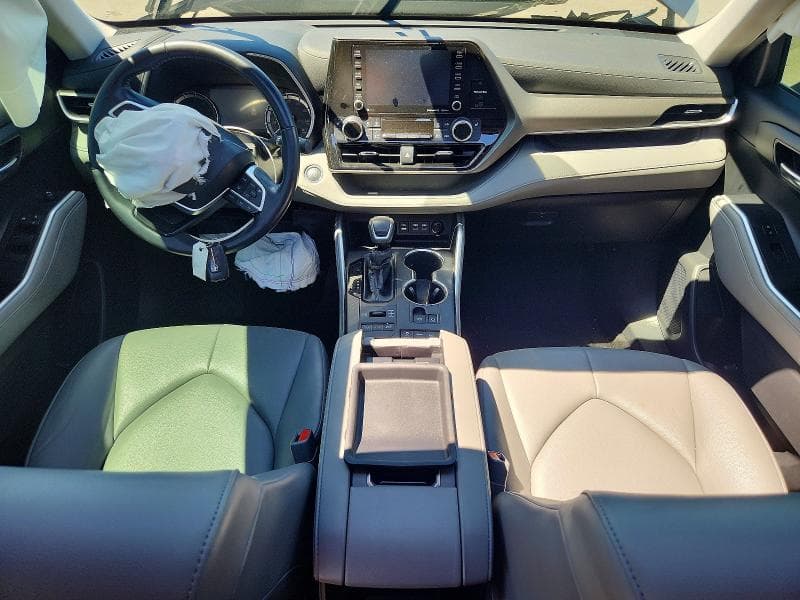 2022 TOYOTA HIGHLANDER XLE 8