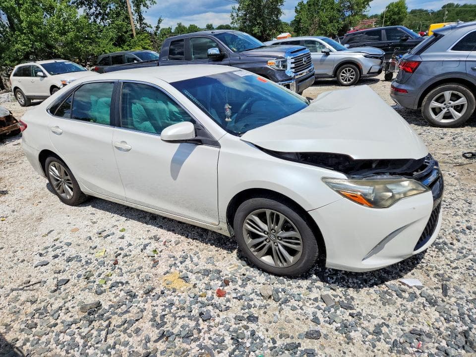 2017 TOYOTA CAMRY SE 4