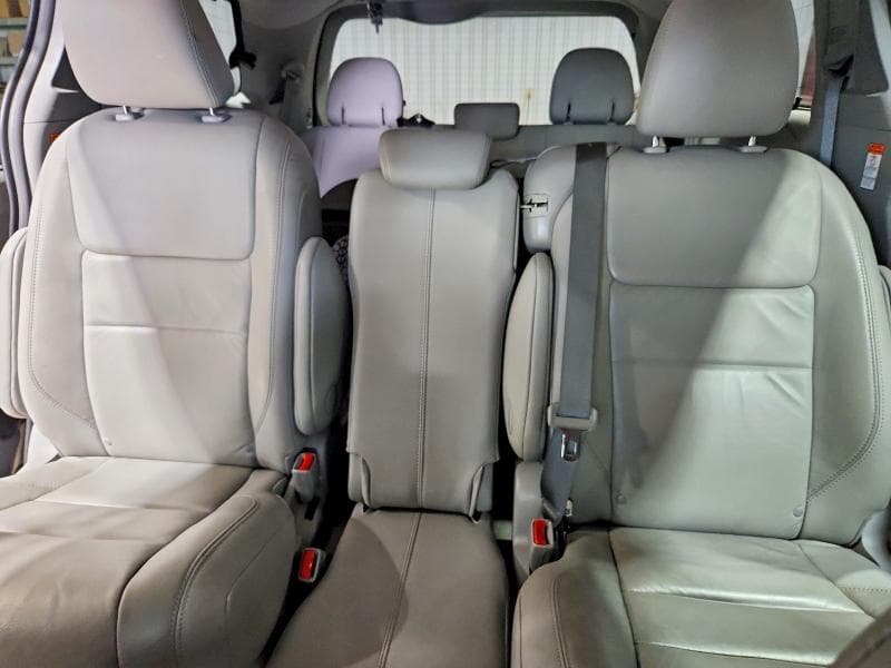 2017 TOYOTA SIENNA XLE 8-PASSENGER 10