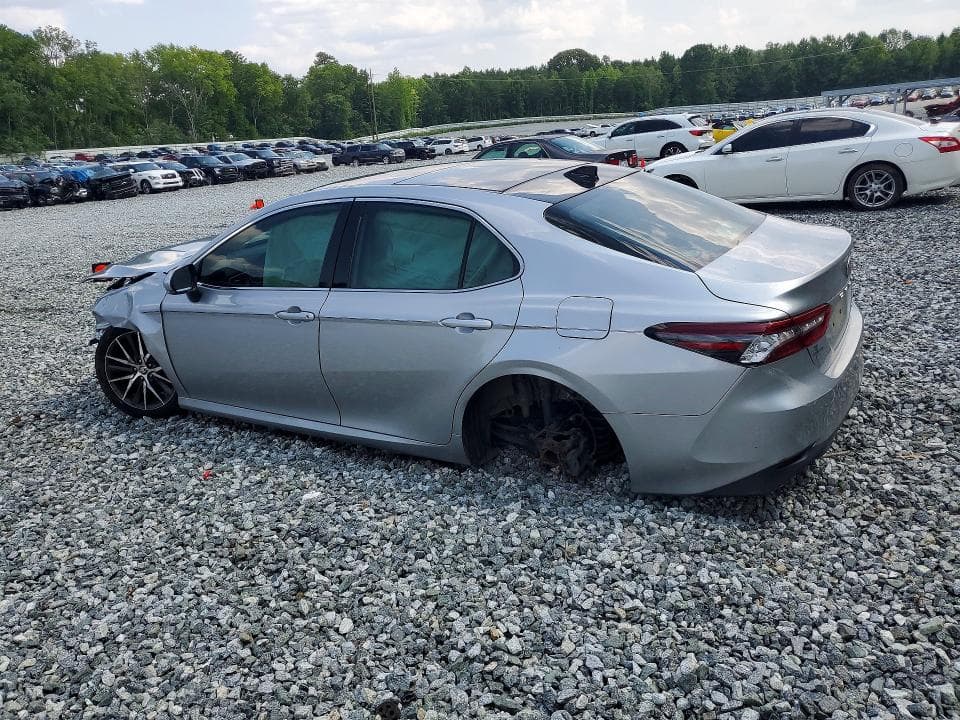 2021 TOYOTA CAMRY XLE 2