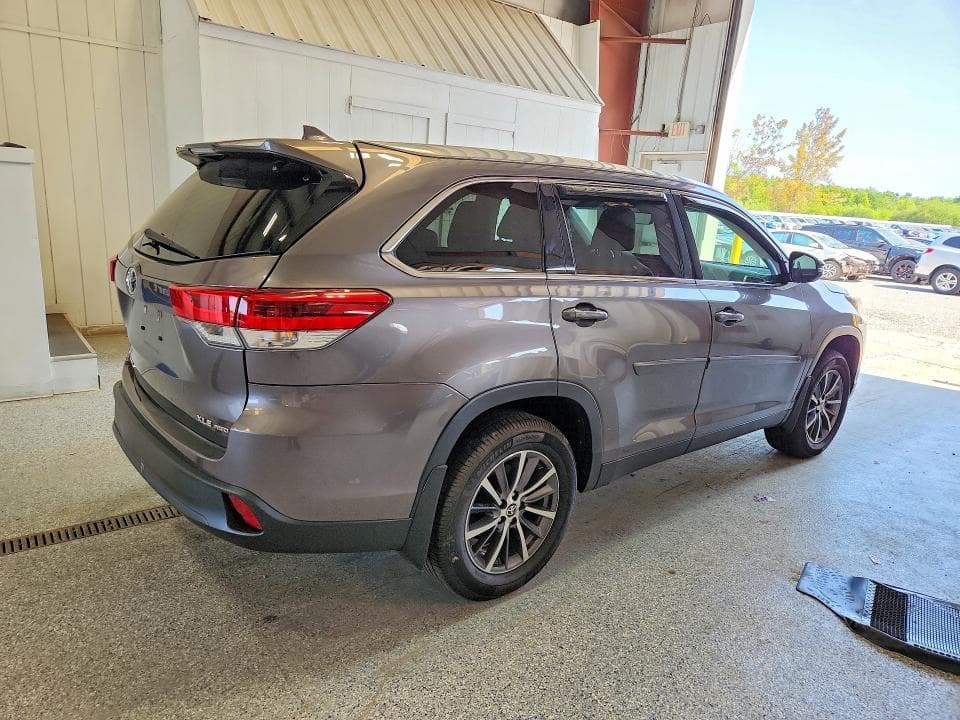 2019 TOYOTA HIGHLANDER XLE 3