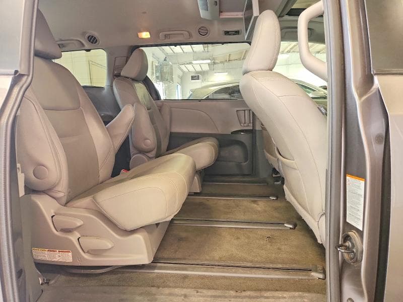 2017 TOYOTA SIENNA XLE PREMIUM 7-PASSENGER 11