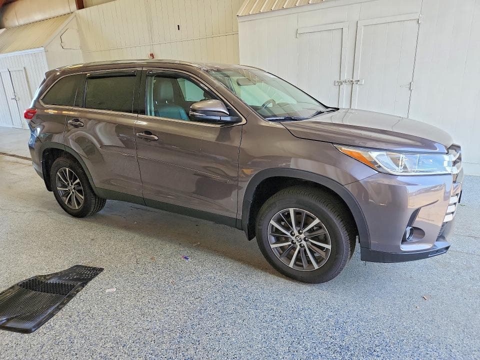 2019 TOYOTA HIGHLANDER XLE 4