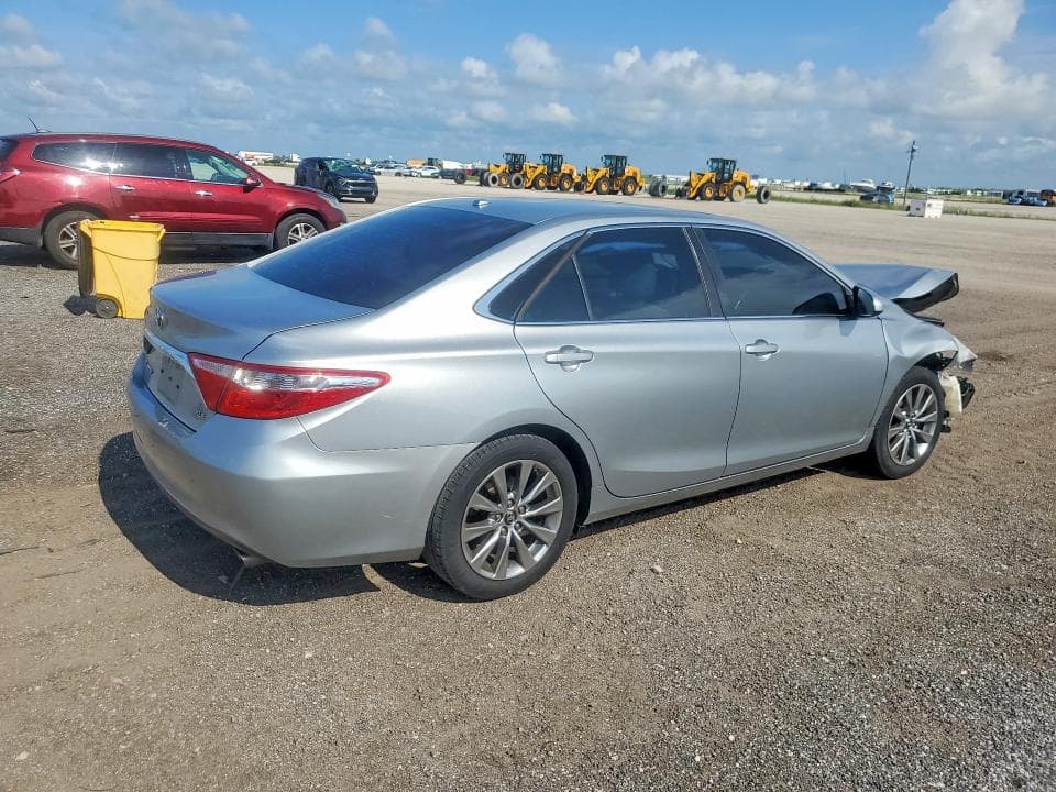 2017 TOYOTA CAMRY XLE 3
