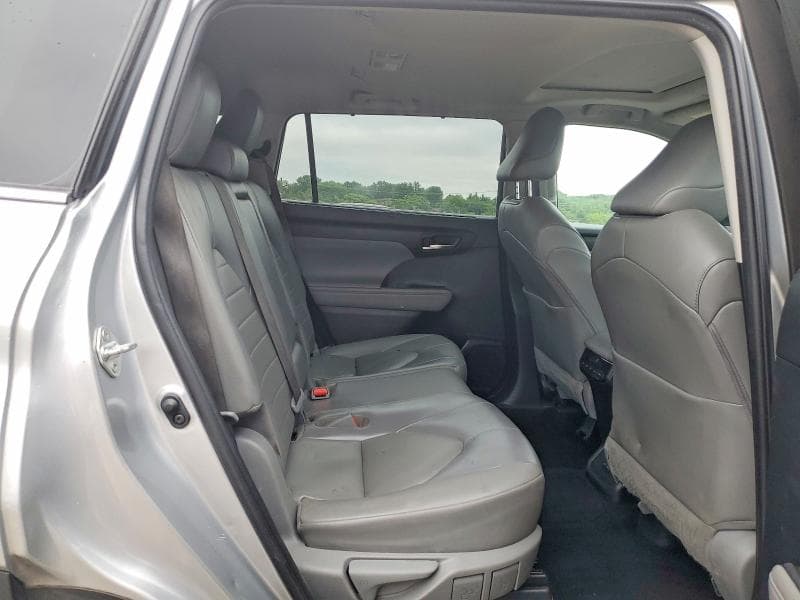 2022 TOYOTA HIGHLANDER XLE 11