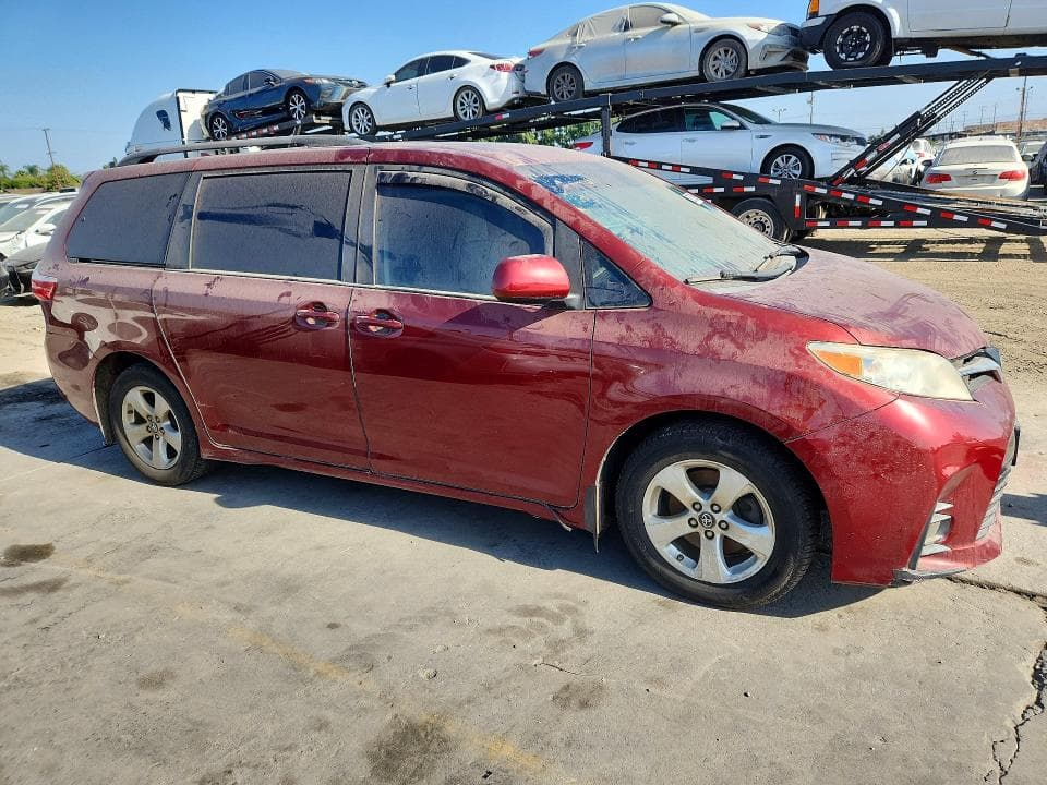 2019 TOYOTA SIENNA LE 4