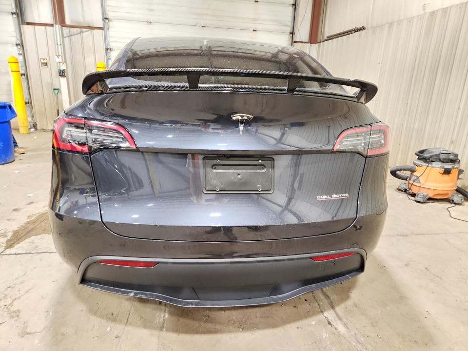 2024 TESLA MODEL Y 6