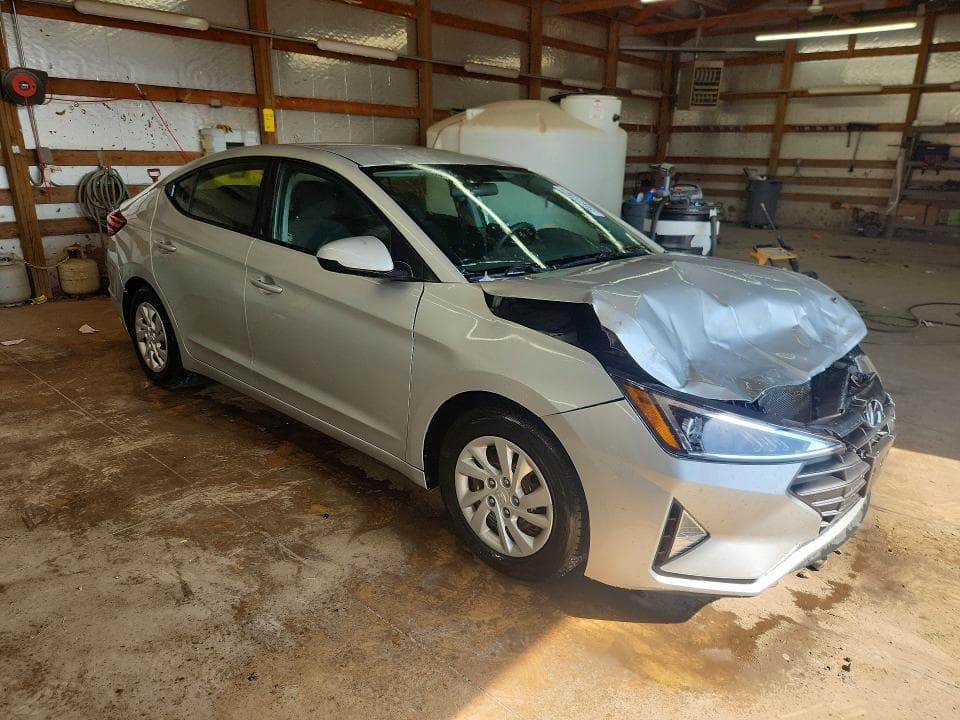2019 HYUNDAI ELANTRA SE 4