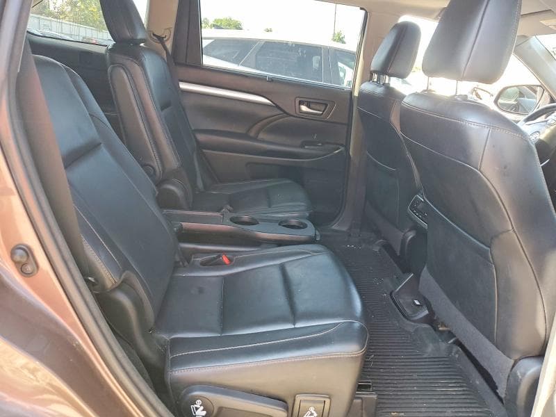 2018 TOYOTA HIGHLANDER XLE 11