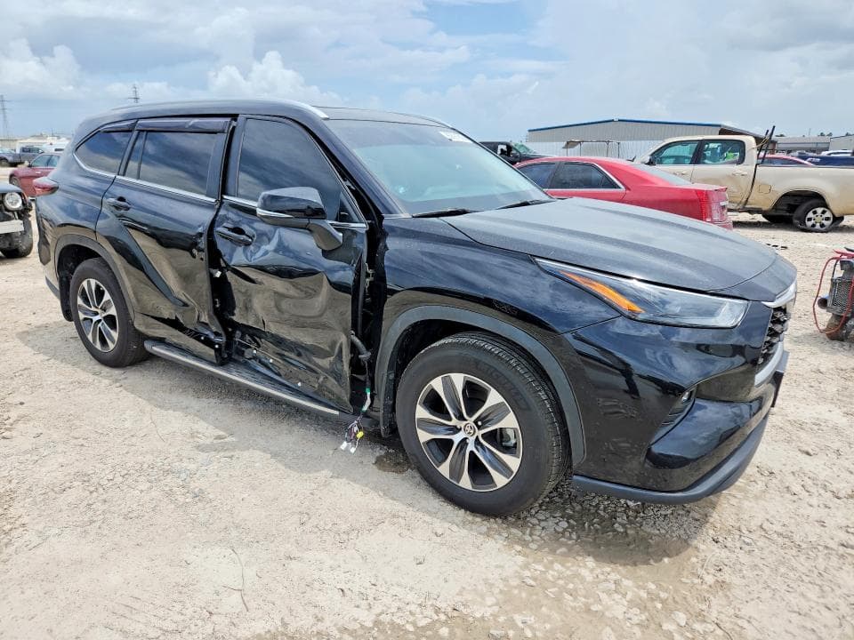 2024 TOYOTA HIGHLANDER XLE 4