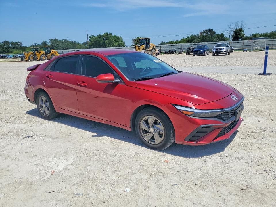 2025 HYUNDAI ELANTRA SE 4