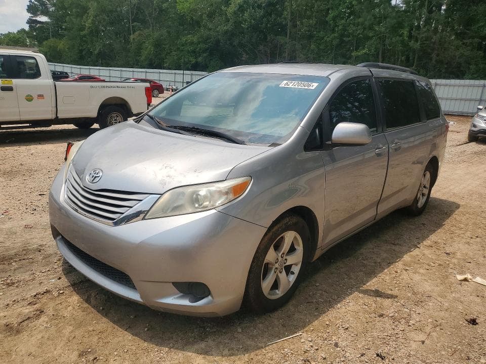 2017 TOYOTA SIENNA LE