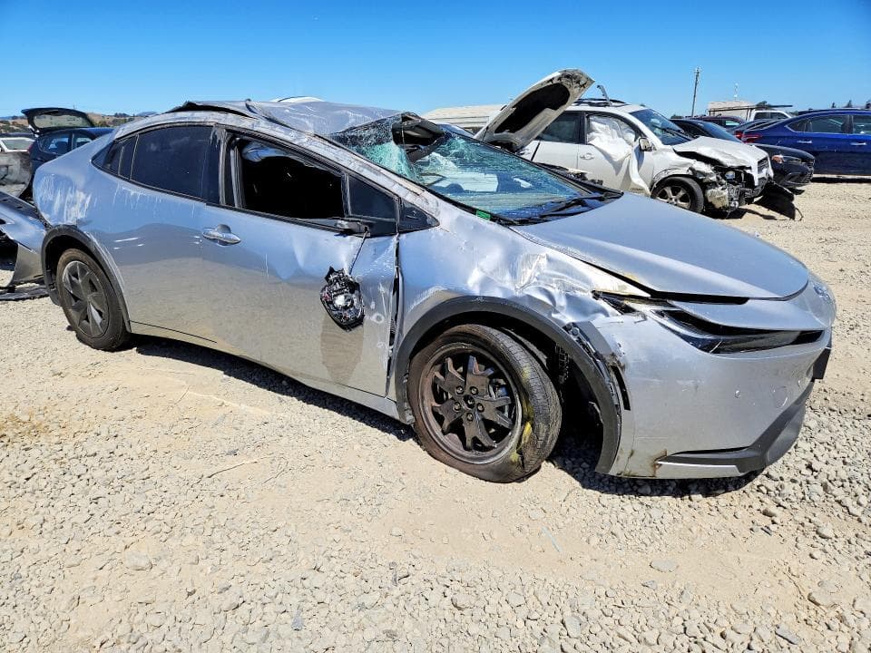 2025 TOYOTA PRIUS LE 4