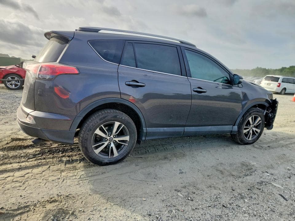 2017 TOYOTA RAV4 XLE 3