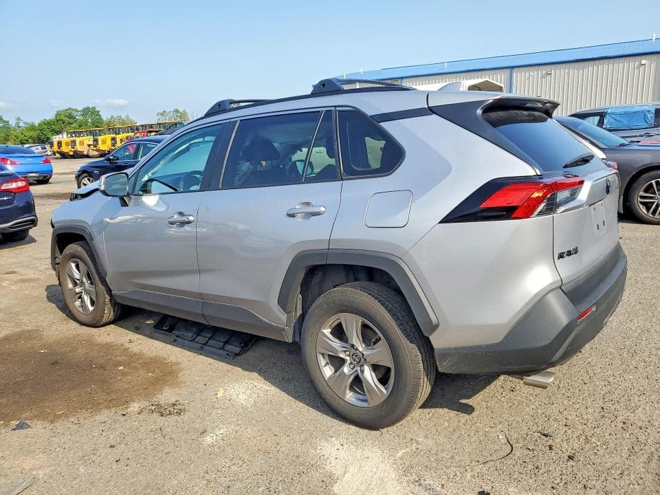 2025 TOYOTA RAV4 XLE 2