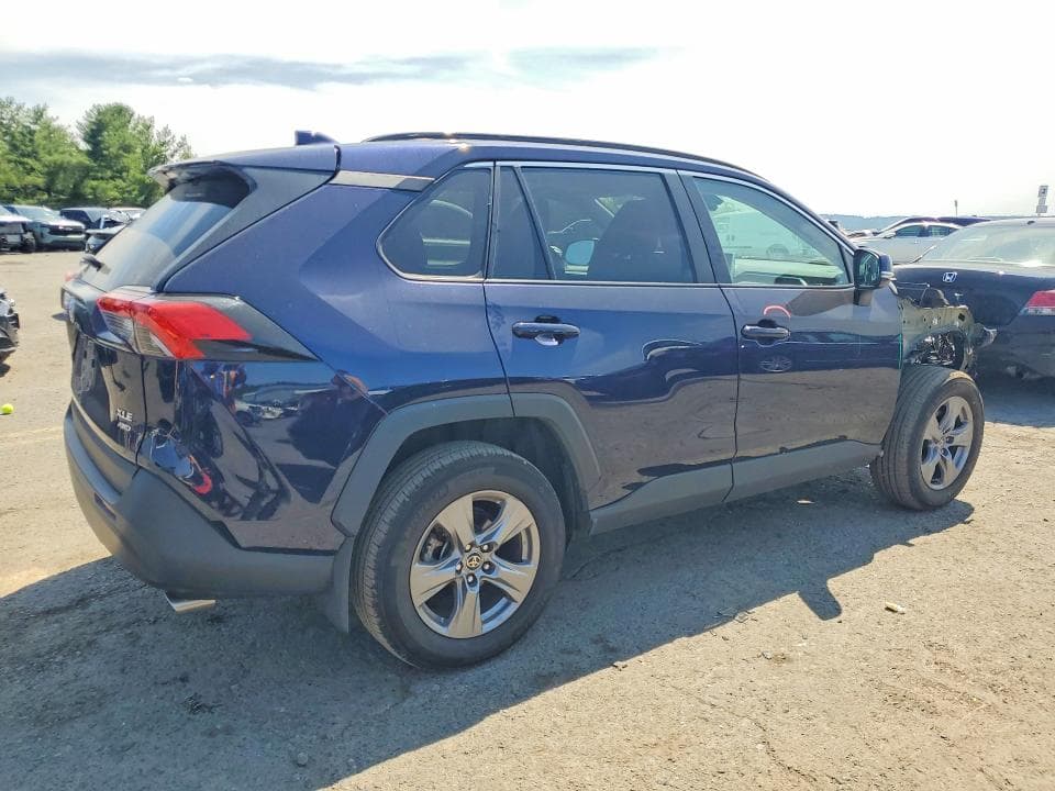 2024 TOYOTA RAV4 XLE 3
