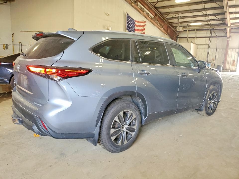 2023 TOYOTA HIGHLANDER XLE 3