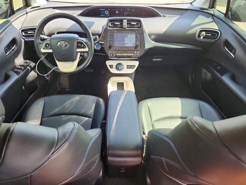 2017 TOYOTA PRIUS THREE TOURING 8