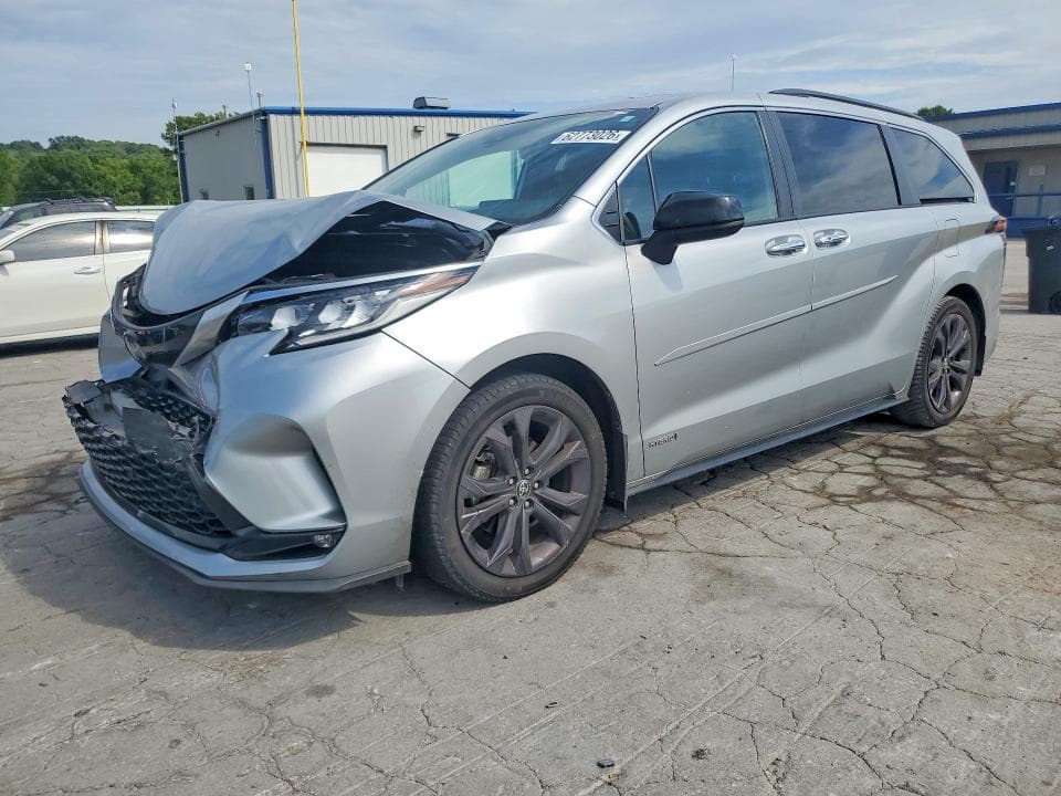 2021 TOYOTA SIENNA XSE - 1
