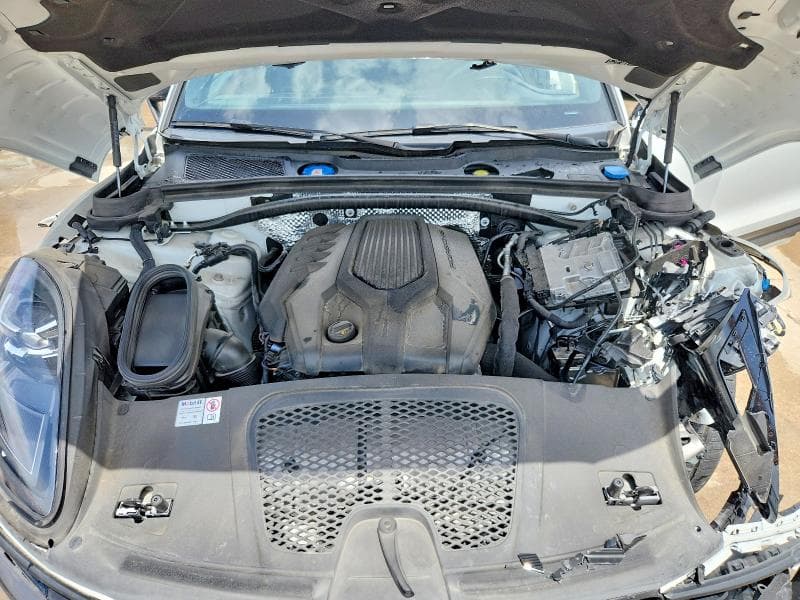 2024 PORSCHE MACAN BASE 12